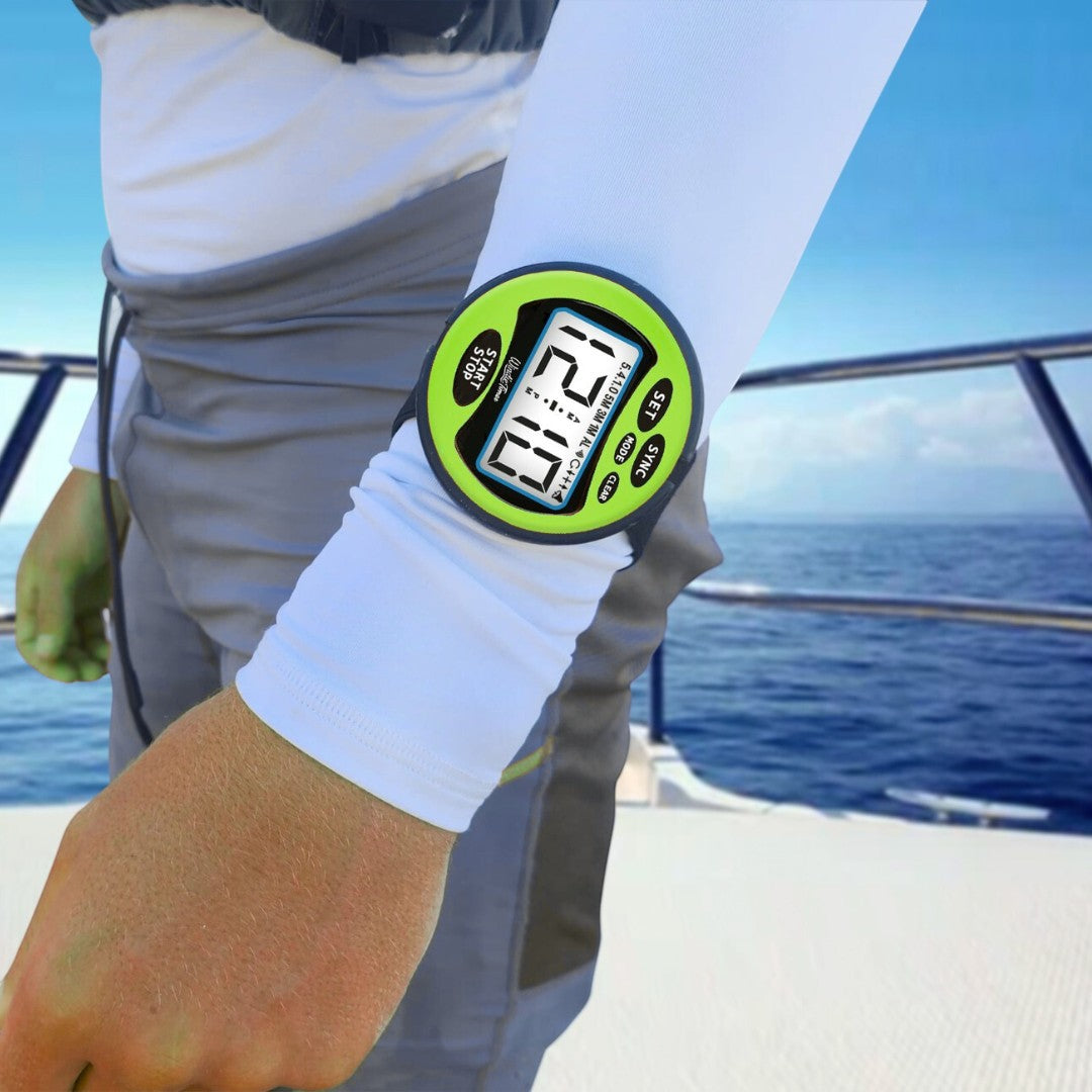 Windie.pro green sailing stopwatch with digital display on arm, showing time and buttons for start, stop, set, sync, mode, and clear.